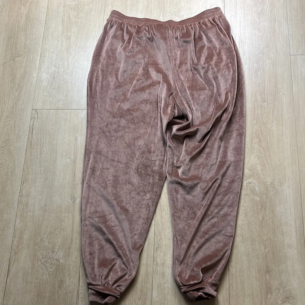 SKIMS Sienna Velour Joggers NWT Carmel
Lounge Velvet Pants Sleep, SIZE 2XL 0773 - Picture 5 of 8
